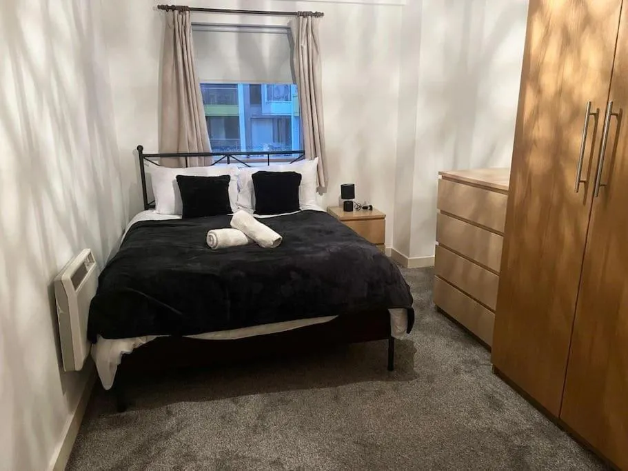 Image 3 of 2 Bedroom city center apartment