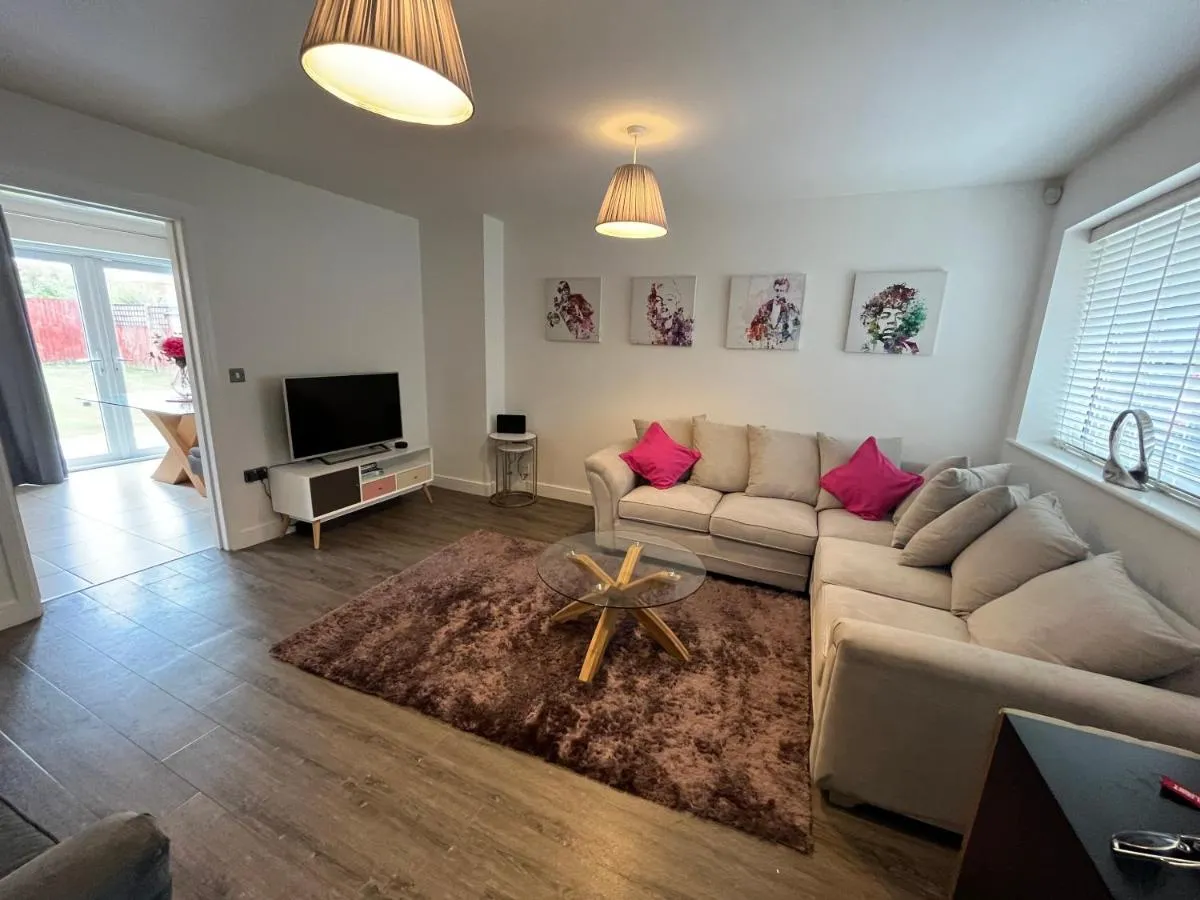 Image 4 of 3 Bed Stylish house with parking close the Etihad
