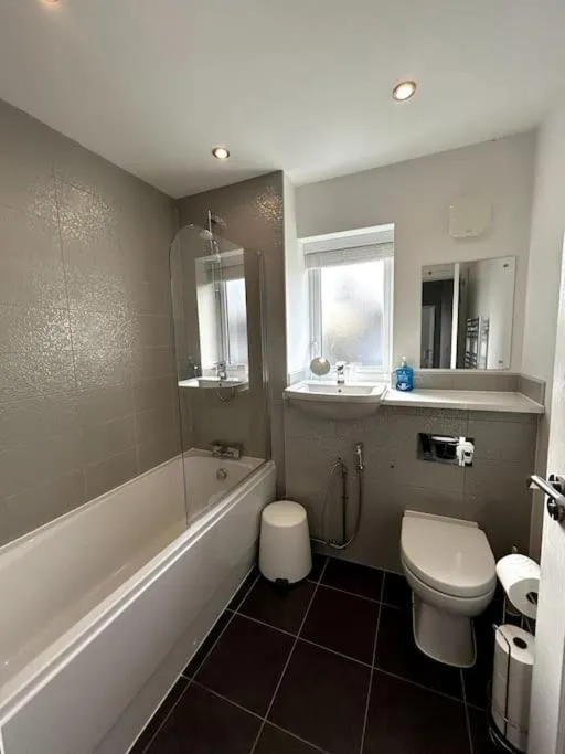 Image 5 of 3-bedroom house close to city centre
