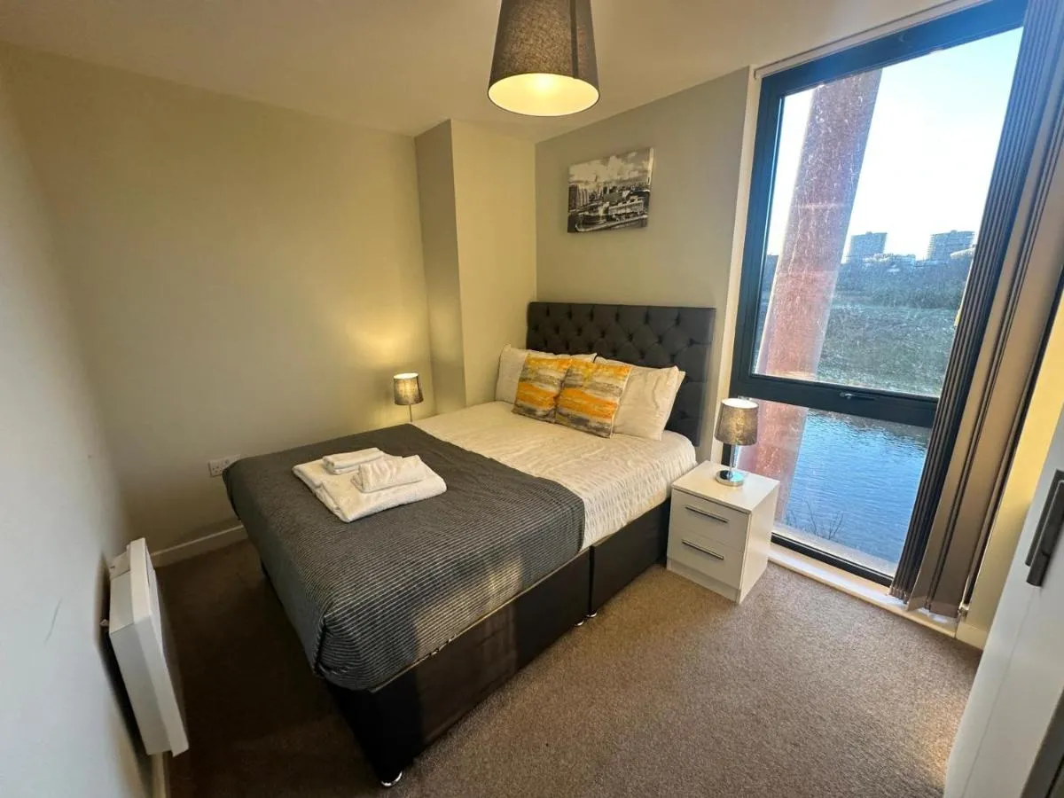 Image 3 of Adelphi Wharf Apartments by Beehosting