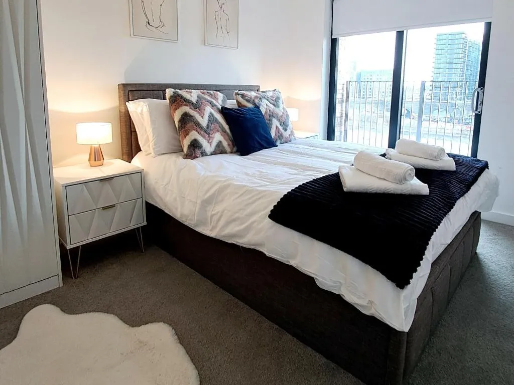 Image of Balcony, Waterfront, En-suite, Roof Terrace, City Views Salford Manchester Apartment