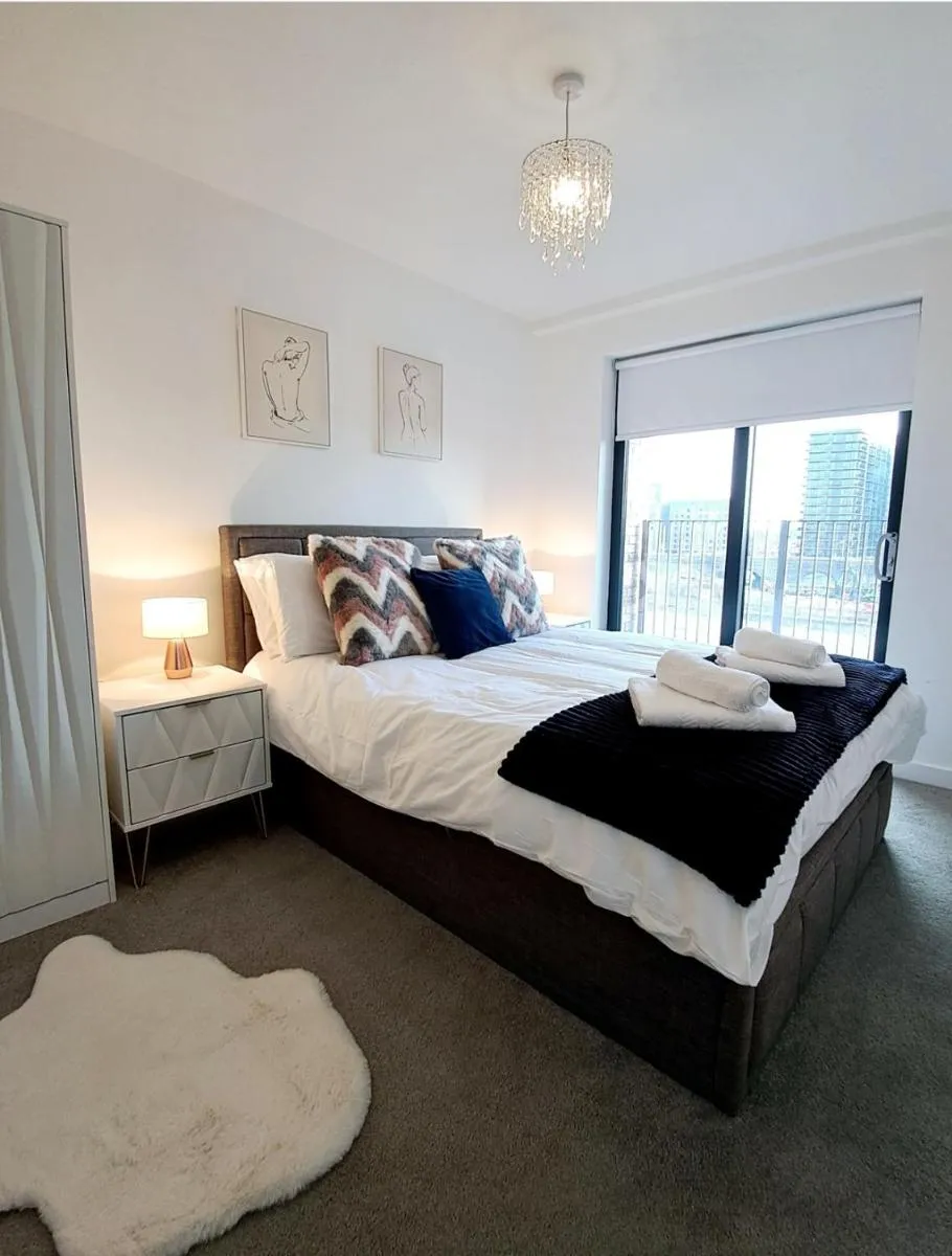 Image 3 of Balcony, Waterfront, En-suite, Roof Terrace, City Views Salford Manchester Apartment