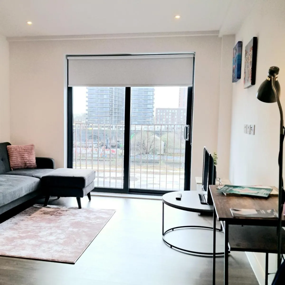 Image 4 of Balcony, Waterfront, En-suite, Roof Terrace, City Views Salford Manchester Apartment