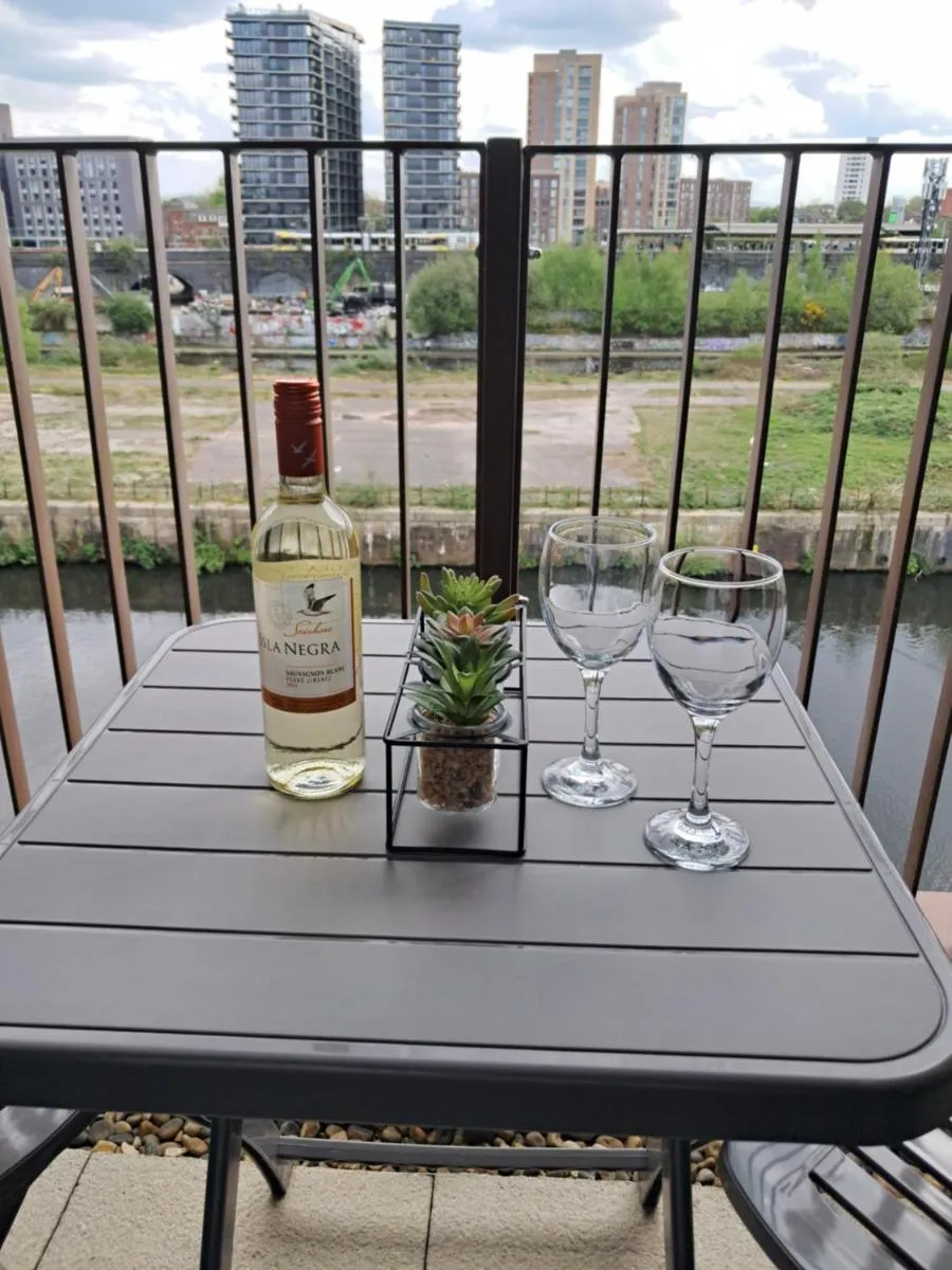 Image 1 of Balcony, Waterfront, En-suite, Roof Terrace, City Views Salford Manchester Apartment