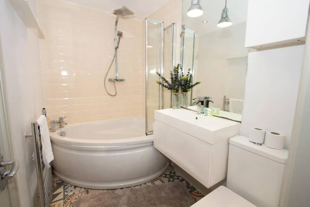 Image 3 of Beautiful West Didsbury 4BR Home