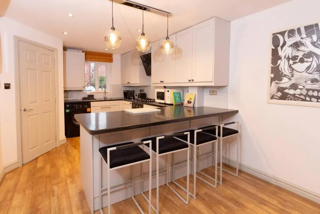 Image 4 of Beautiful West Didsbury 4BR Home