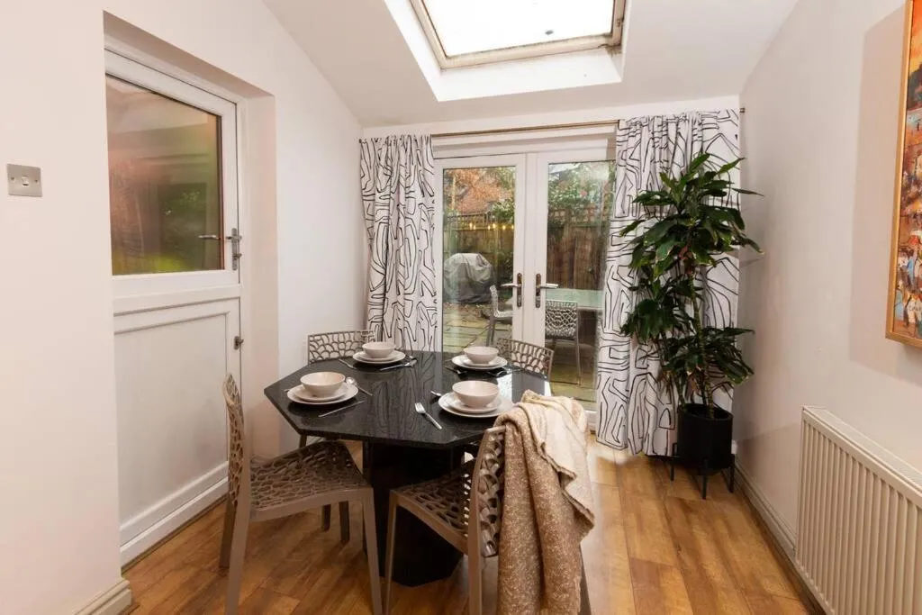 Image 5 of Beautiful West Didsbury 4BR Home