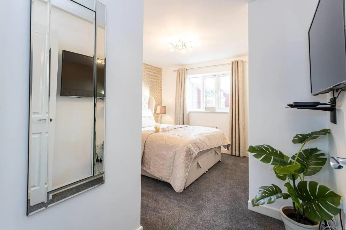 Image 4 of Beautifully designed 3 Bed House – in Manchester