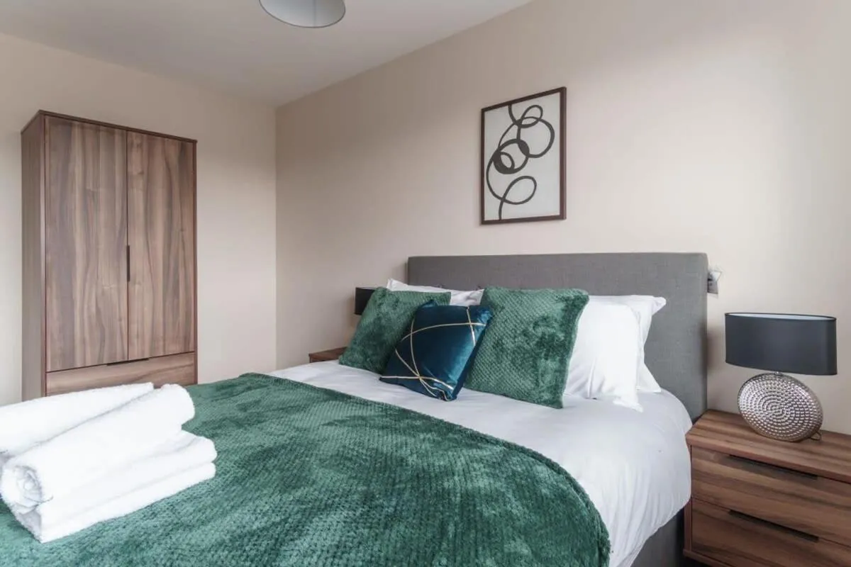Image 1 of Bright 2 Bed Apartment Manchester – Sleeps 4