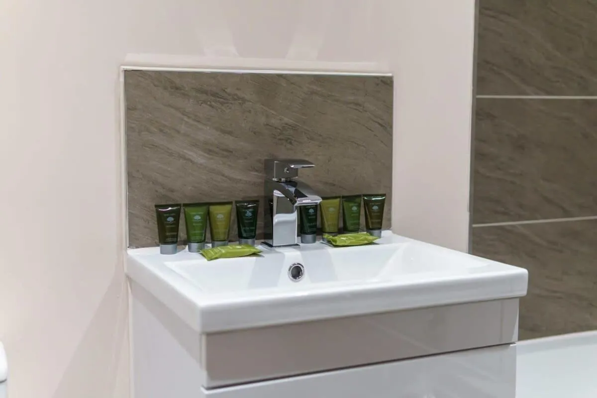 Image 2 of Bright 2 Bed Apartment Manchester – Sleeps 4