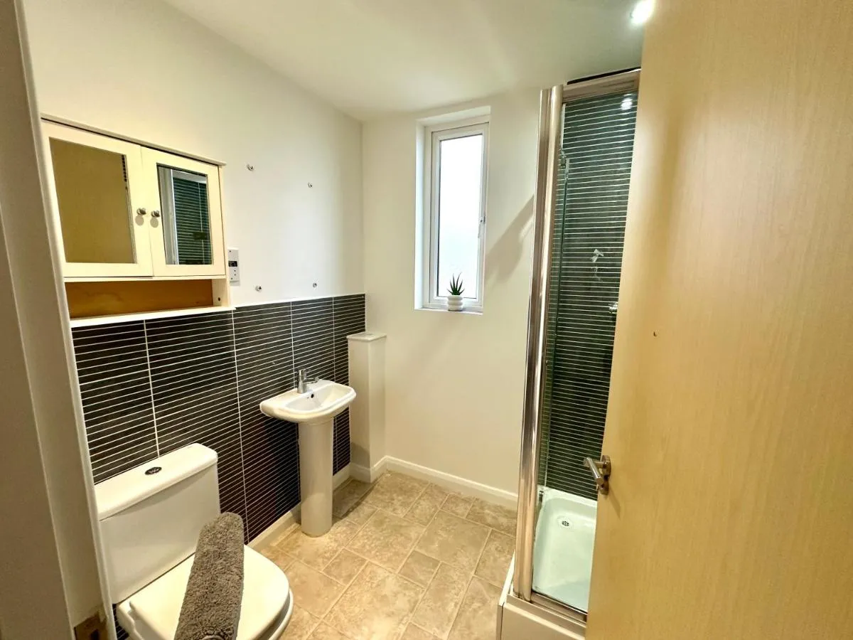 Image 2 of Central 3BR home in Manchester