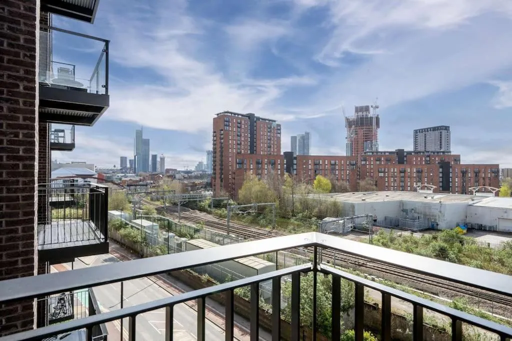Image 5 of Central Luxurious Two Bedroom Apartment