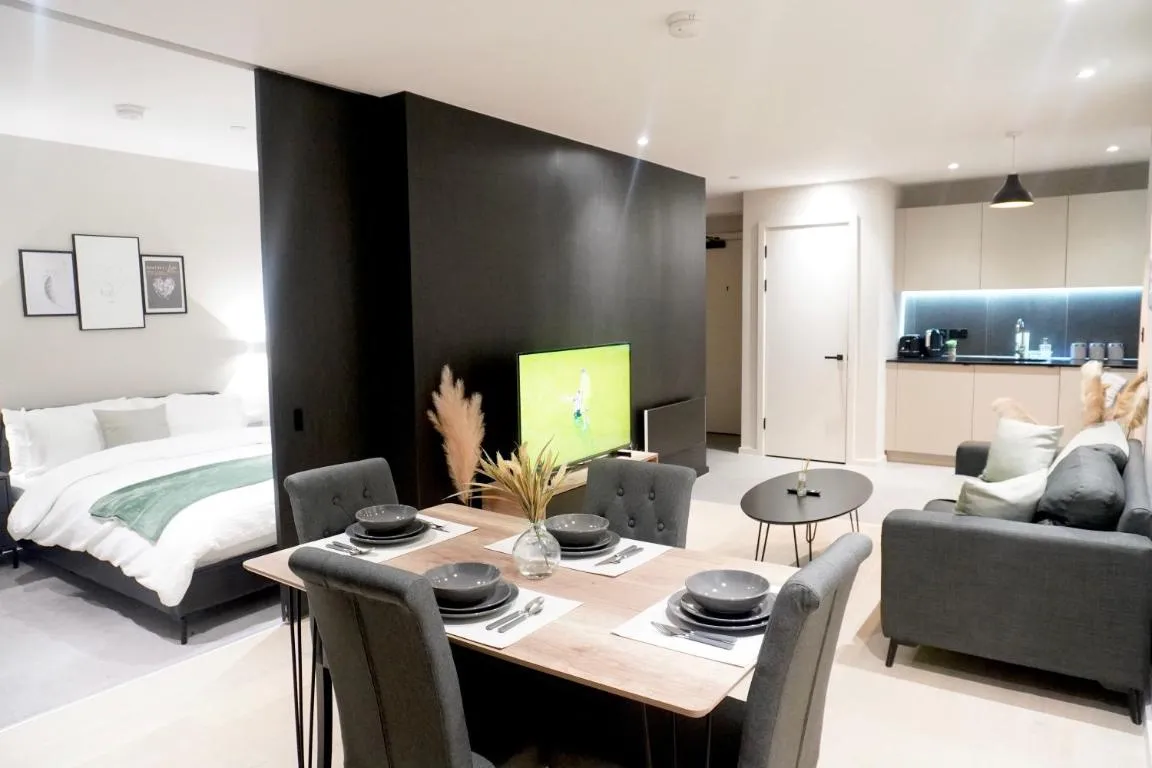 Image of Central Manchester Luxury 2 Bed Apartment with Balcony