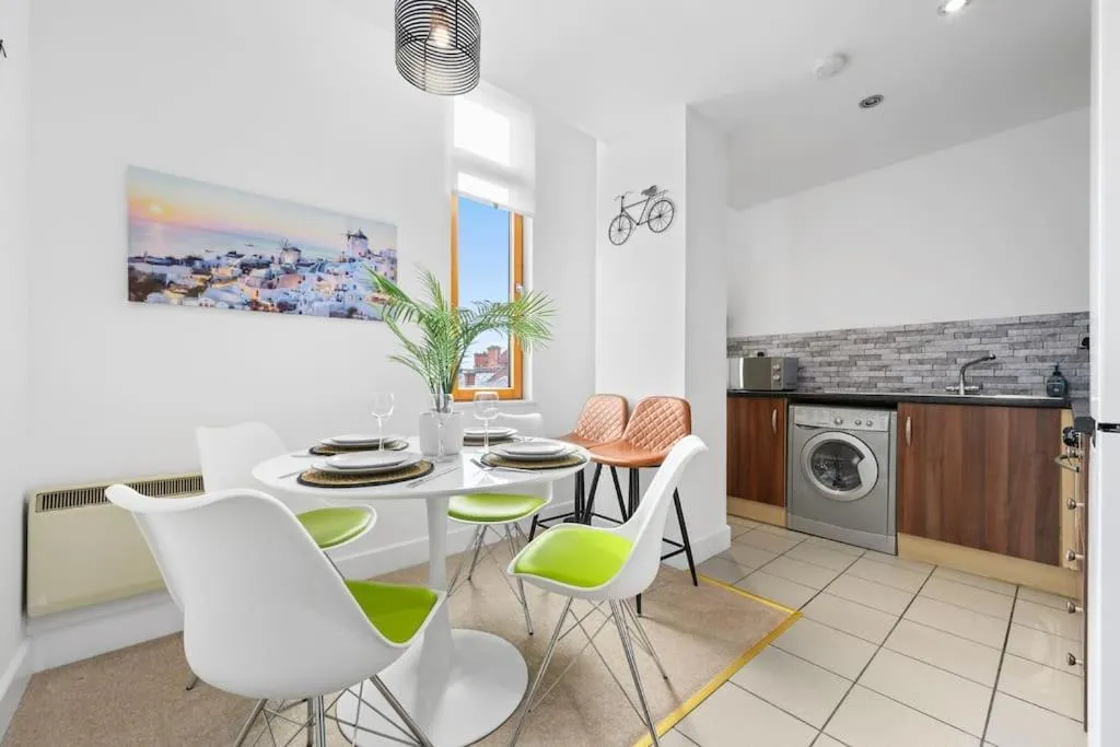 Image 3 of Central Piccadilly Luxury Three Bedroom Apartment