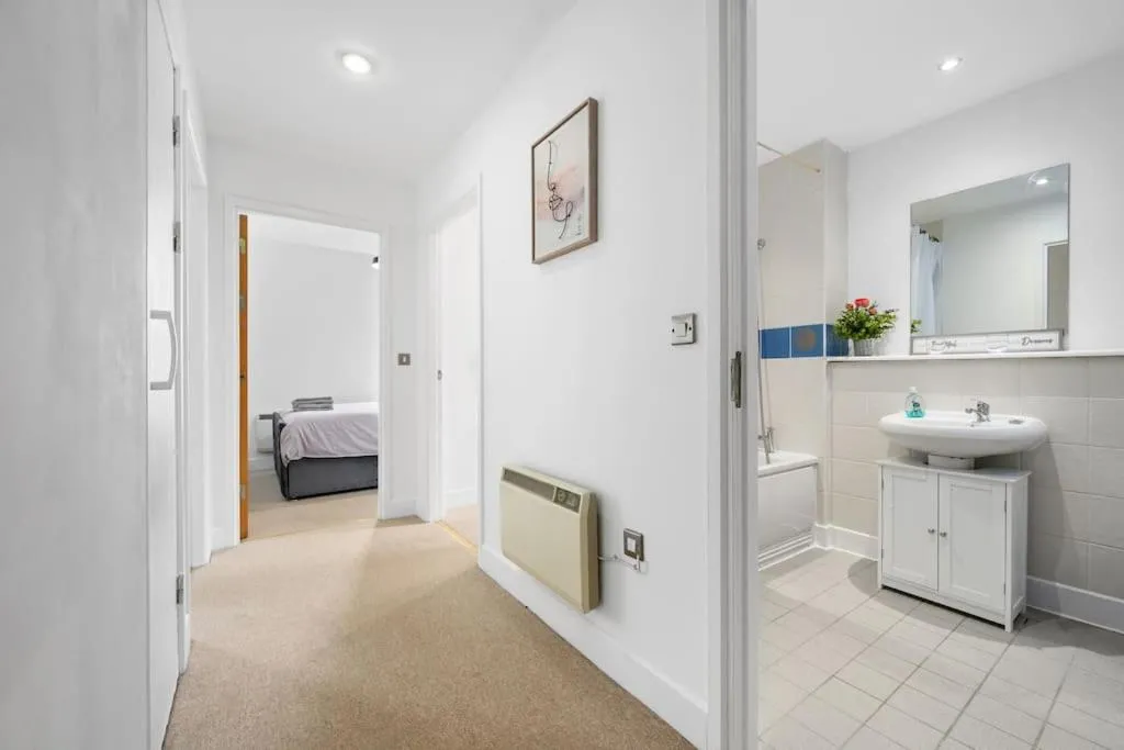 Image 2 of Central Piccadilly Luxury Three Bedroom Apartment