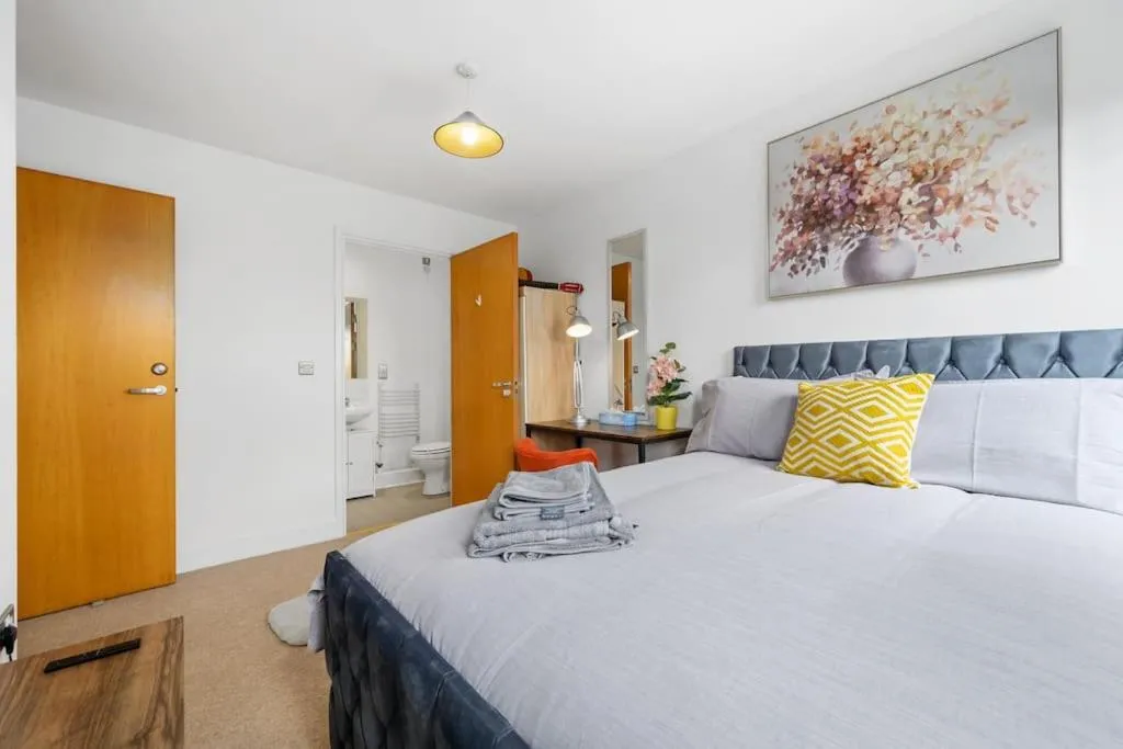 Image 6 of Central Piccadilly Luxury Three Bedroom Apartment