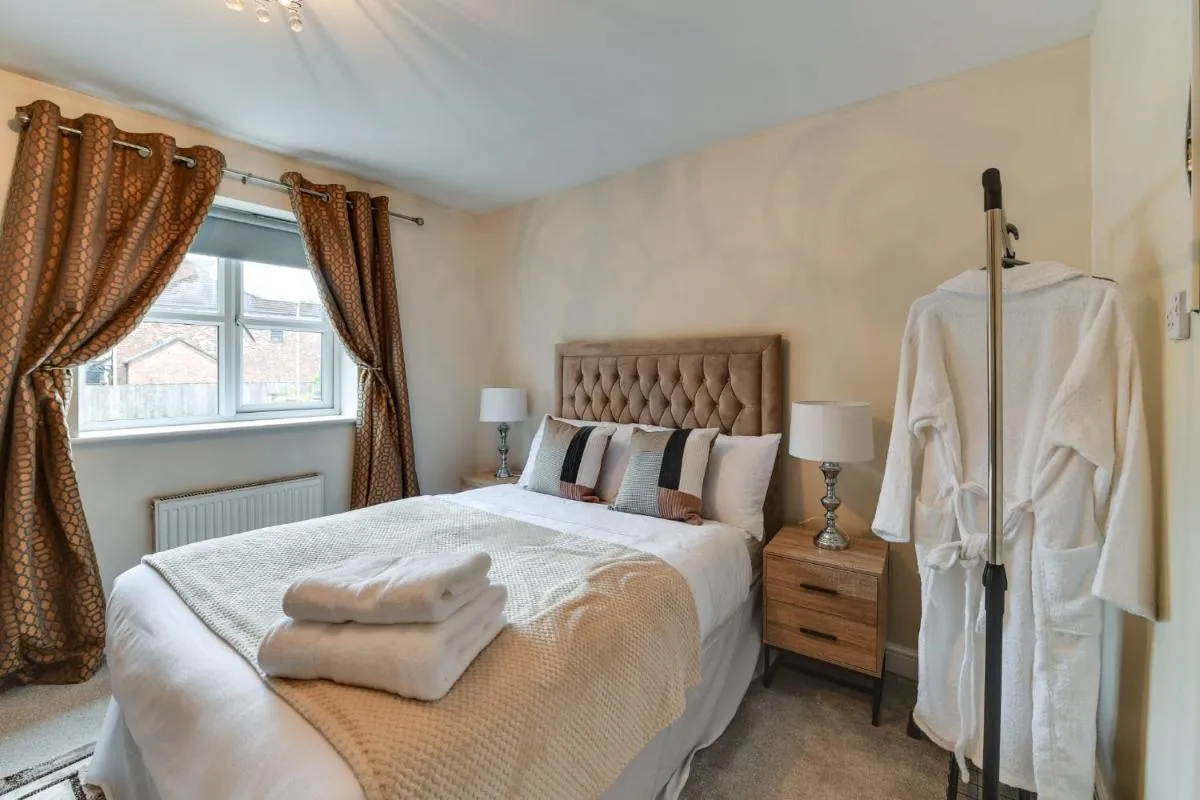 Image 5 of Charming 2-Bed House in Middleton Manchester
