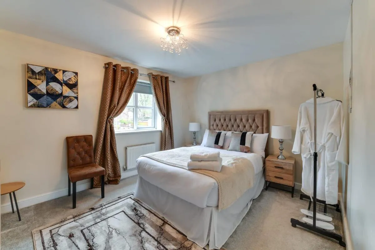 Image 1 of Charming 2-Bed House in Middleton Manchester