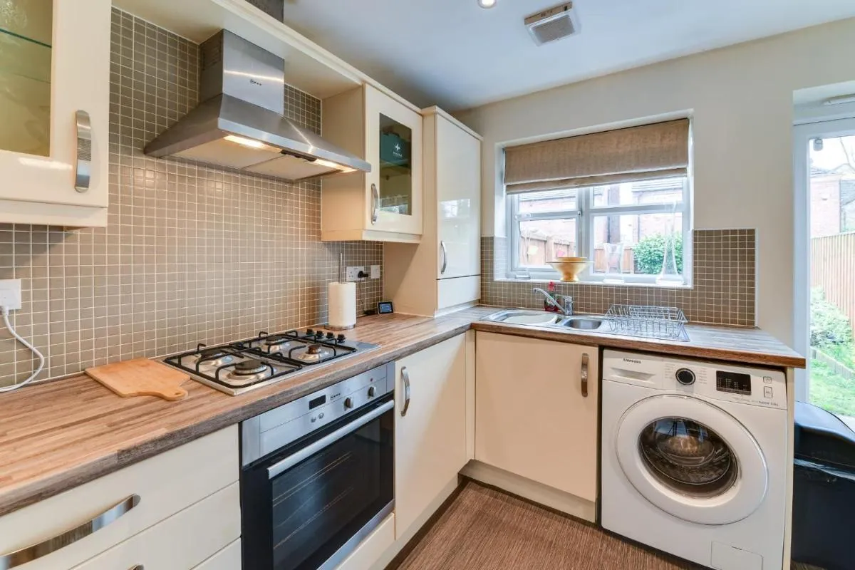 Image 3 of Charming 2-Bed House in Middleton Manchester