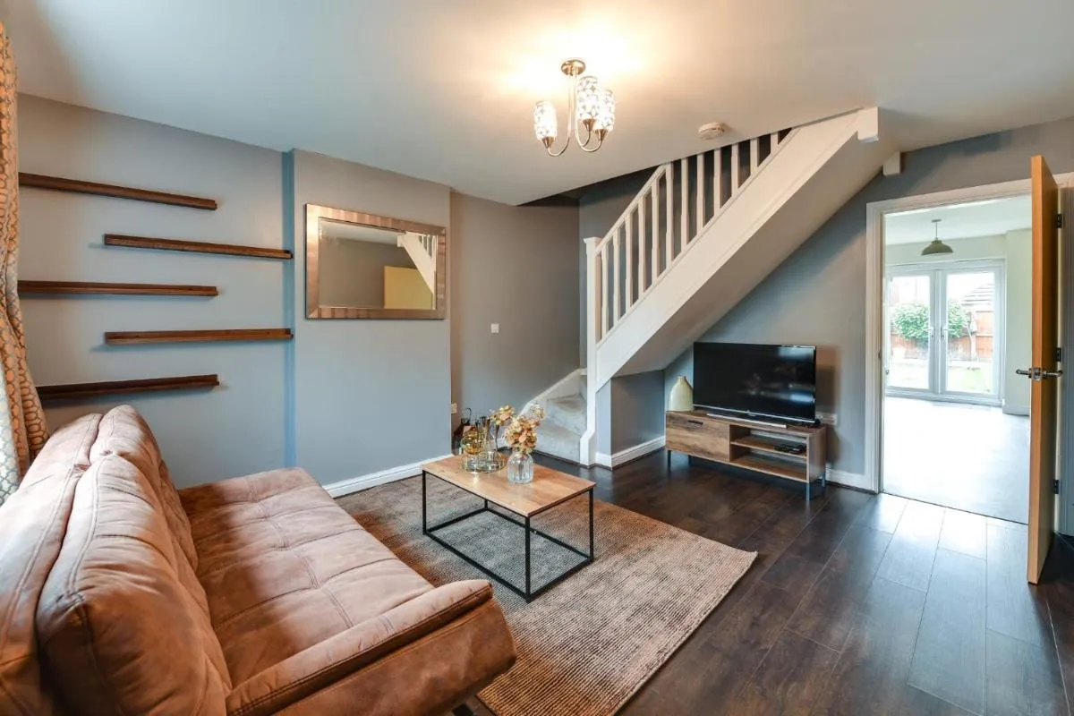 Image 4 of Charming 2-Bed House in Middleton Manchester