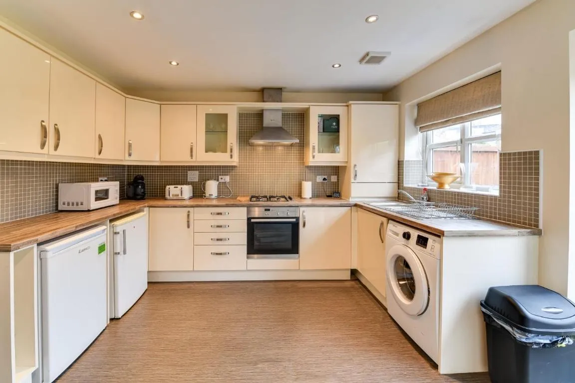 Image of Charming 2-Bed House in Middleton Manchester