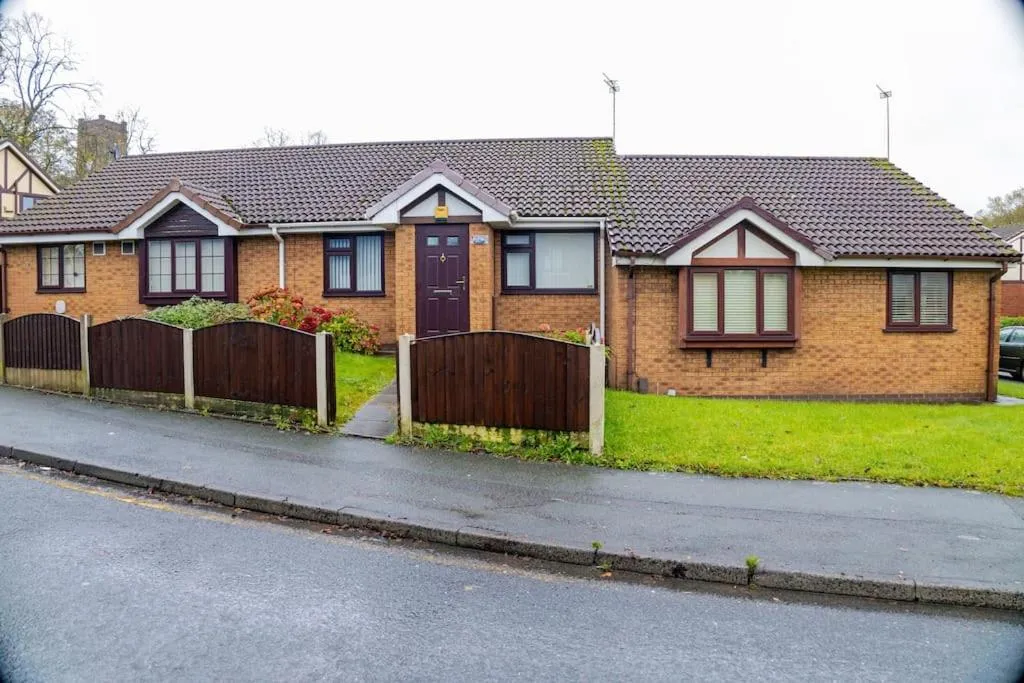 Image 5 of Charming 2-Bedroom in MANCHESTER