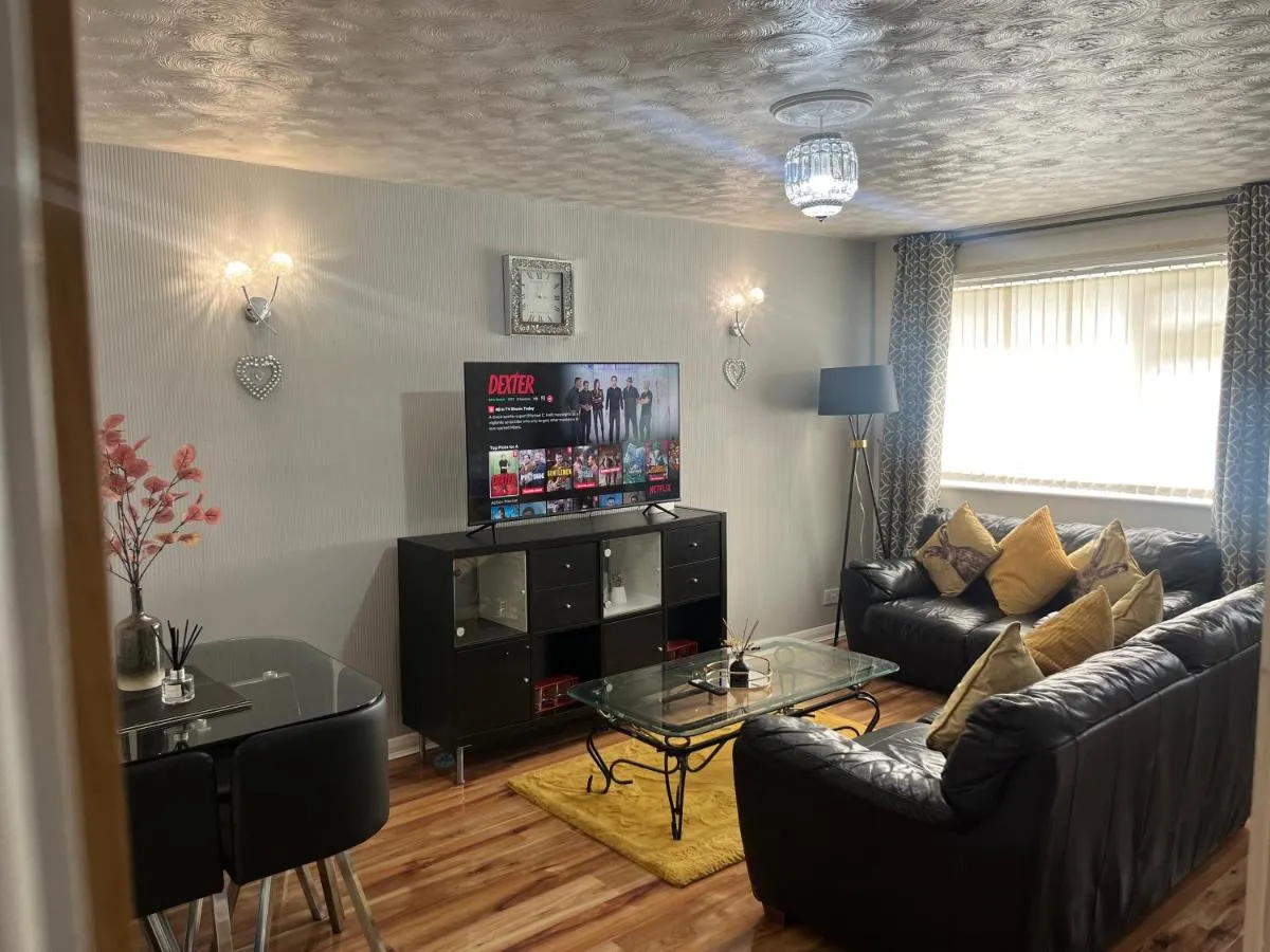Image 4 of Charming 2-Bedroom in MANCHESTER