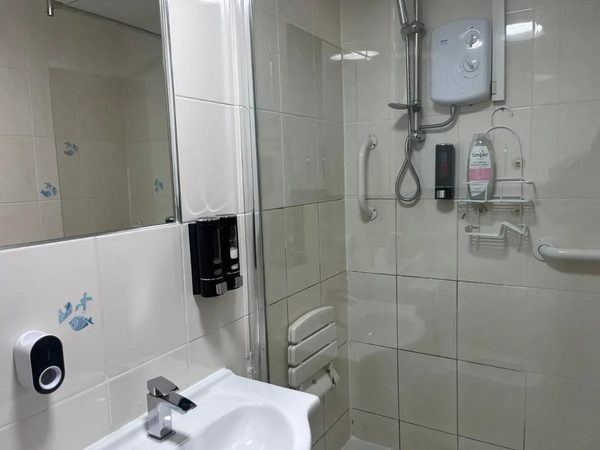 Image 2 of Charming 2-Bedroom in MANCHESTER