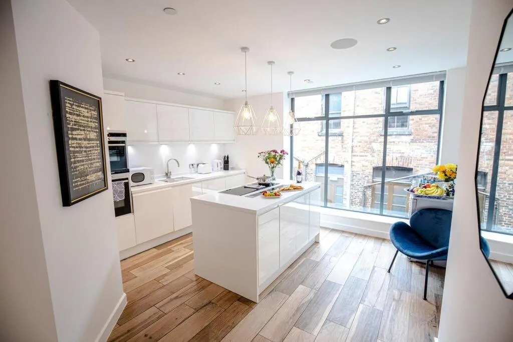 Image 2 of City SuperHost: Luxury Deansgate Townhouse
