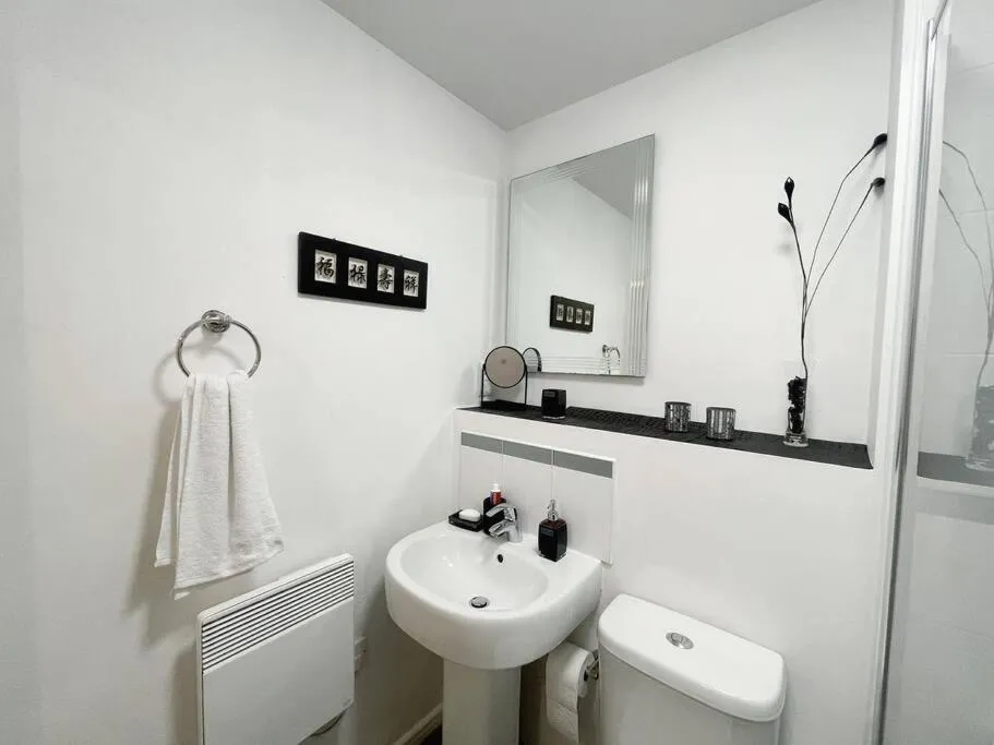 Image 2 of Cityfront Modern Apt Near City Centre/Etihad, Free Parking