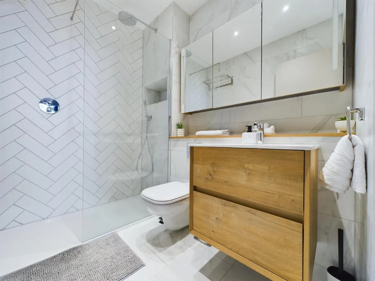 Image 2 of Classy 2bedroom City Centre Apt