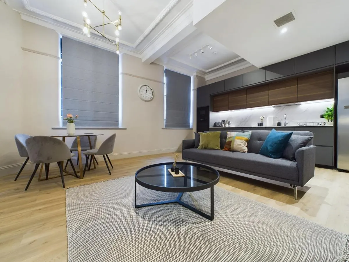Image 3 of Classy 2bedroom City Centre Apt