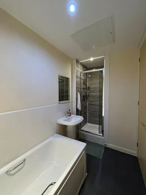 Image 4 of Comfortable 3-Storey House with Free Car Parking