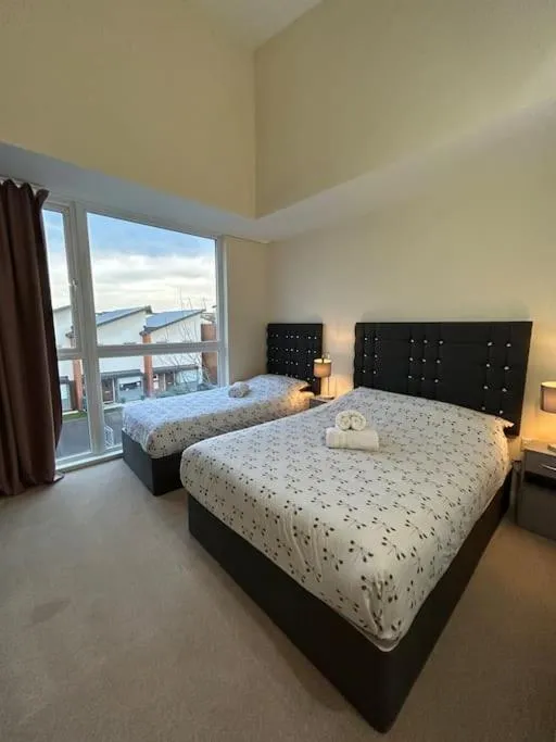 Image 3 of Comfortable 3-Storey House with Free Car Parking
