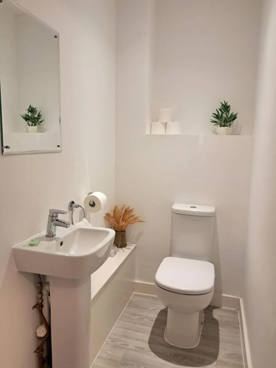 Image 2 of Contractors Accommodation NHS Temporary Relocation Weekly Monthly Rates Manchester 2 Bed Apartment