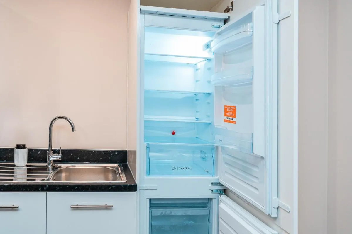 Image 6 of Entire 2 Bedroom and 2 Bathroom Apartment in Manchester City -Free underground Parking