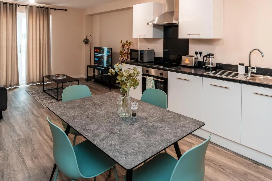 Image of Entire 2 Bedroom and 2 Bathroom Apartment in Manchester City -Free underground Parking
