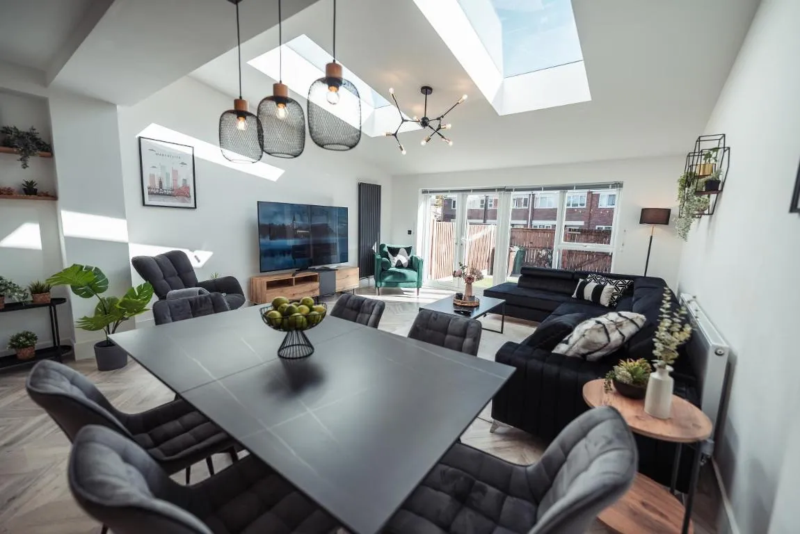 Image of Exquisite 6 Bedroom Luxury Home Manchester