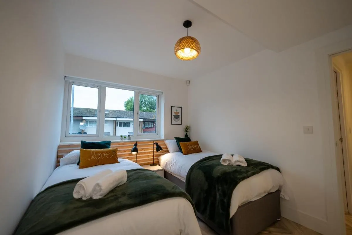 Image 6 of Exquisite 6 Bedroom Luxury Home Manchester