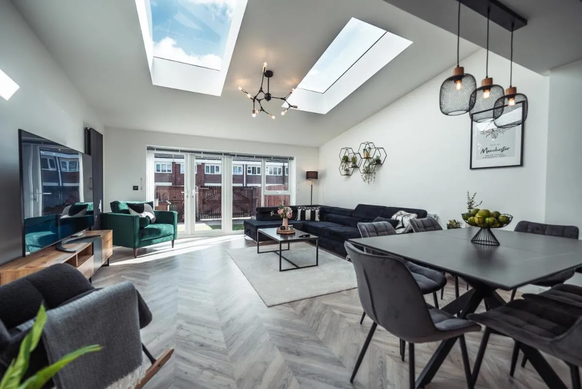 Image 3 of Exquisite 6 Bedroom Luxury Home Manchester