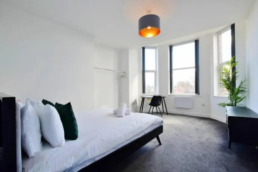 Image 1 of FREE PARKING – Beautiful 2-BR Flat in Manchester