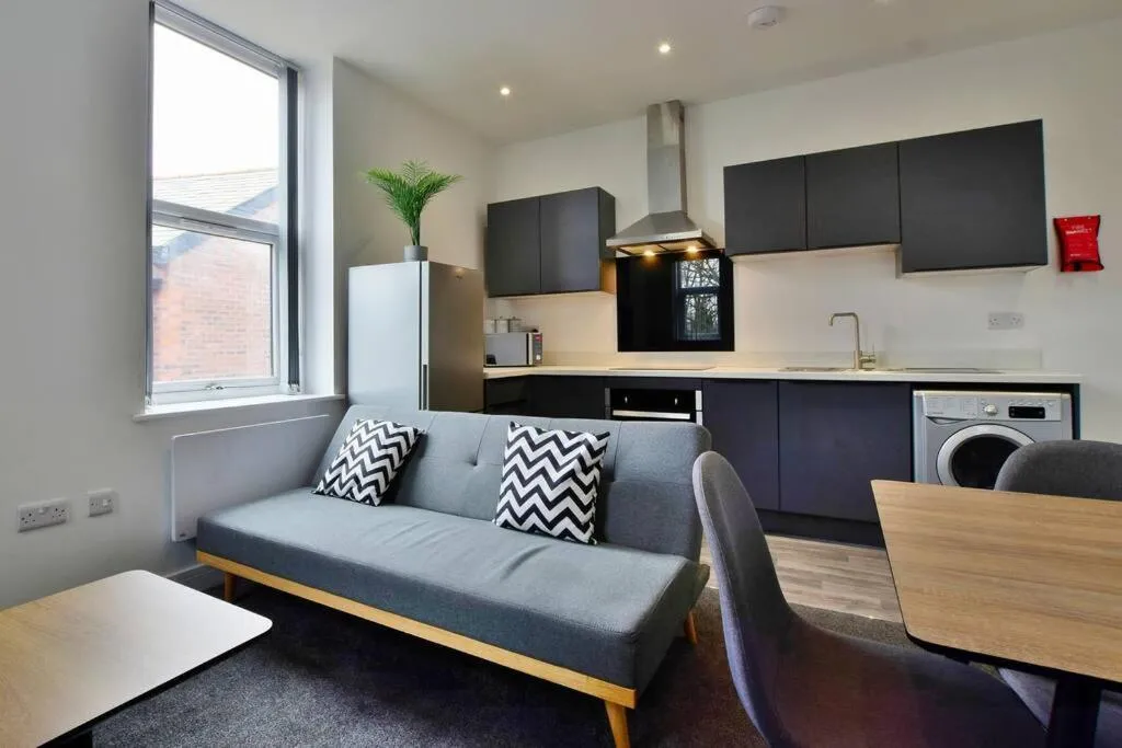 Image 3 of FREE PARKING – Charming 2-BR Flat near Salford Royal