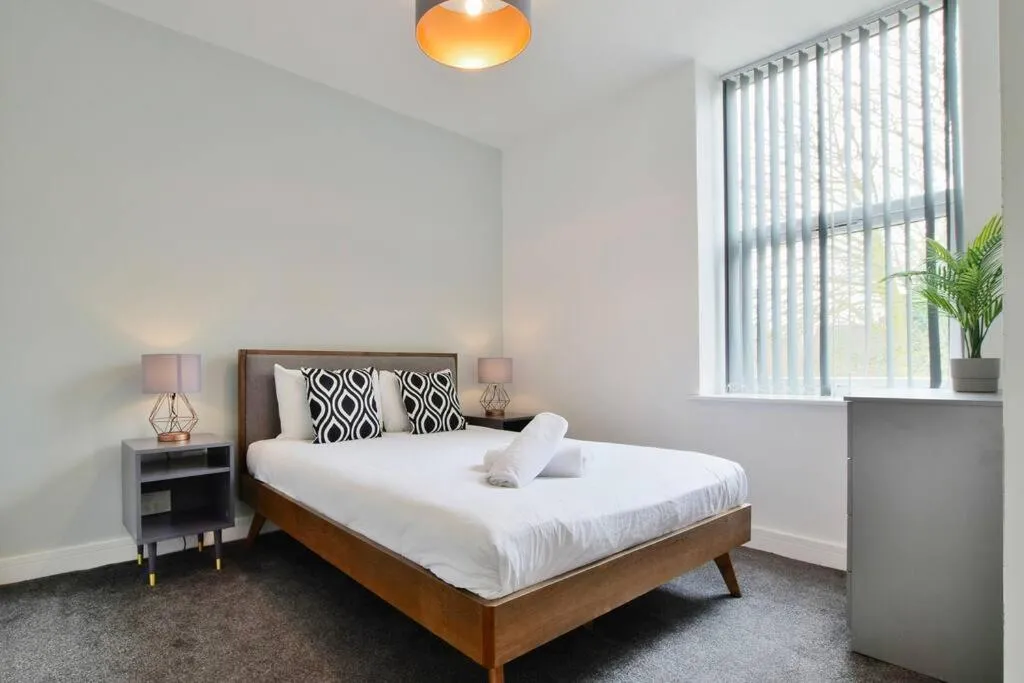 Image 1 of FREE PARKING – Charming 2-BR Flat near Salford Royal
