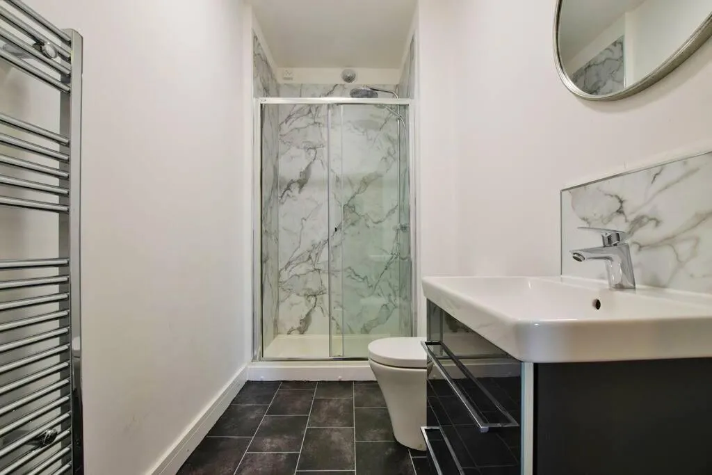 Image 2 of FREE PARKING – Charming 2-BR Flat near Salford Royal