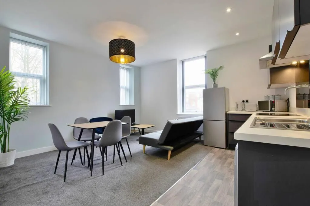 Image 6 of FREE PARKING – Charming 2-BR Flat near Salford Royal