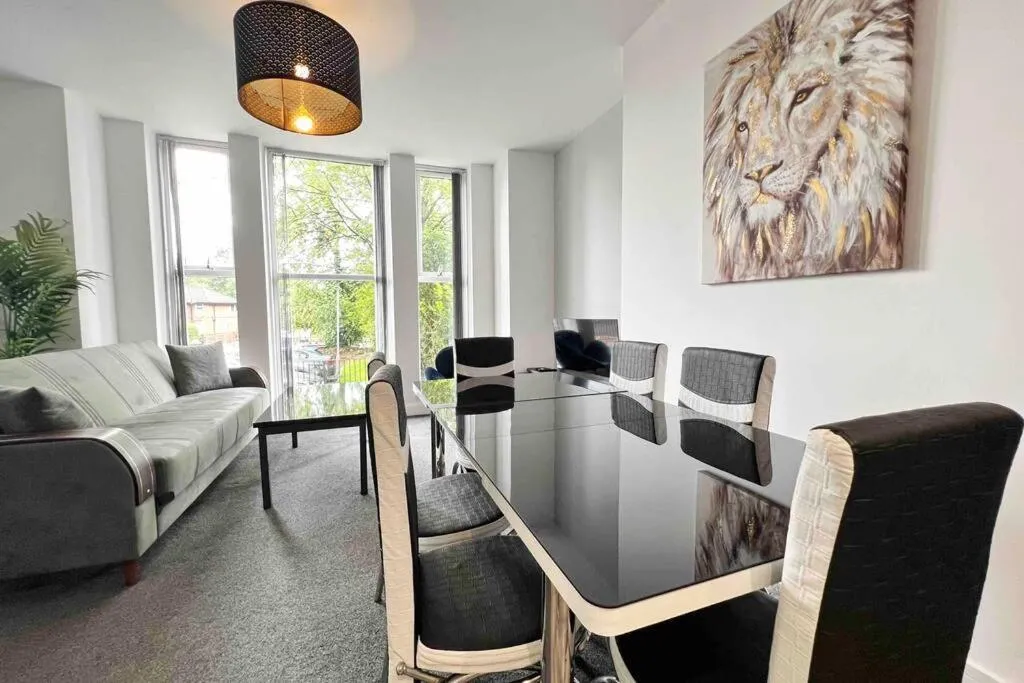Image of FREE PARKING – Cosy 2-BR Flat near Salford Royal