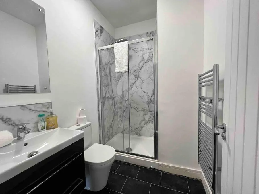 Image 2 of FREE PARKING – Cosy 2-BR Flat near Salford Royal