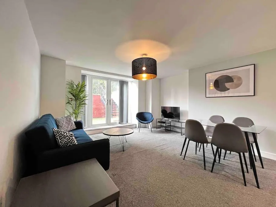 Image 4 of FREE PARKING – Lovely 2-BR Flat near Salford Royal