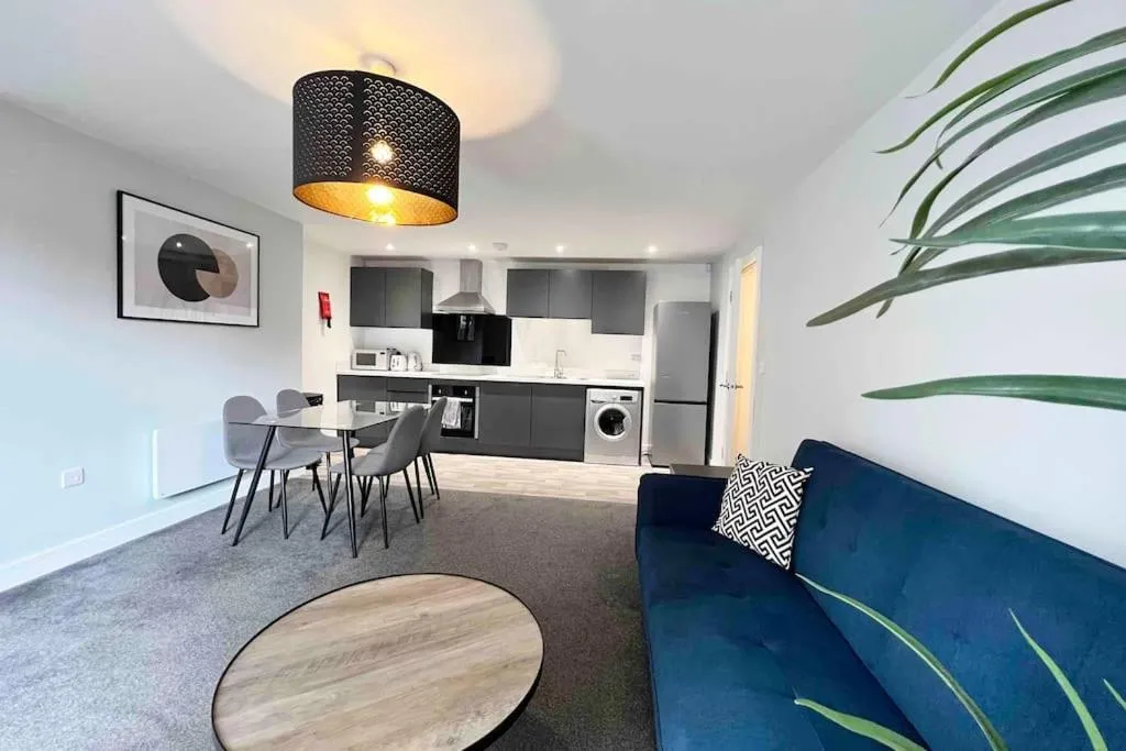 Image 3 of FREE PARKING – Lovely 2-BR Flat near Salford Royal