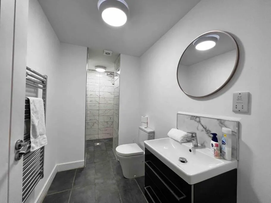 Image 2 of FREE PARKING – Lovely 2-BR Flat near Salford Royal